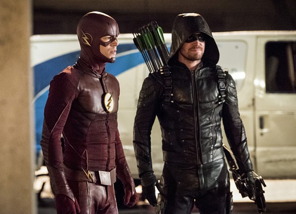 the-flash-season-3-invasion-crossover-image-15-600x435