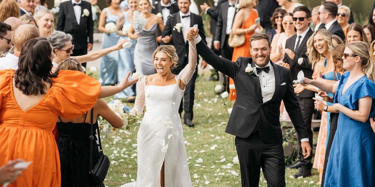FWAW’s Jess and Andrew have shared a bunch of wedding photos and they’re adorbs