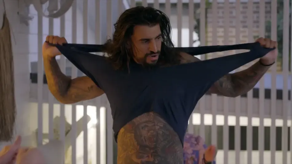 Jay takes his shirt off on Billion Dollar playground