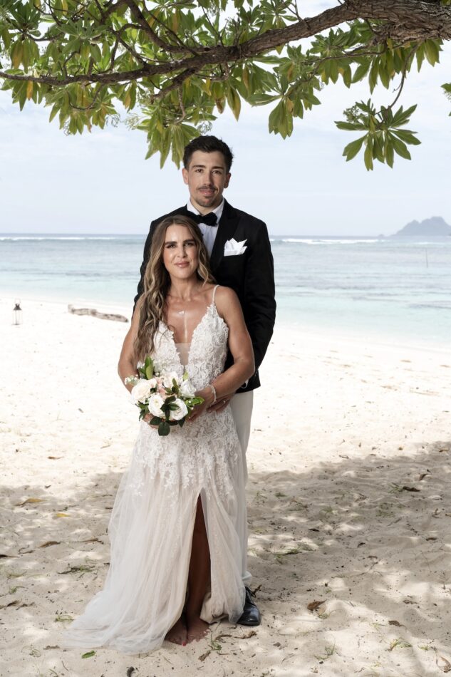 Jess and Sam on Stranded On Honeymoon Island