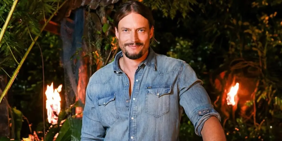 David genat as survivor host