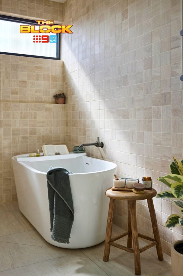 Bath tub
