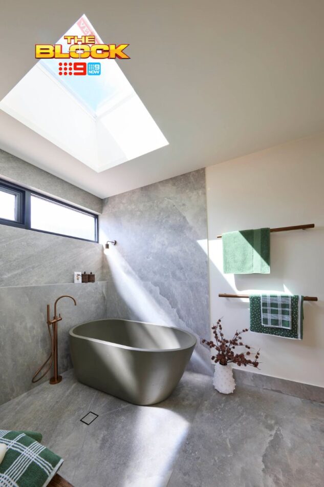 Bath tub