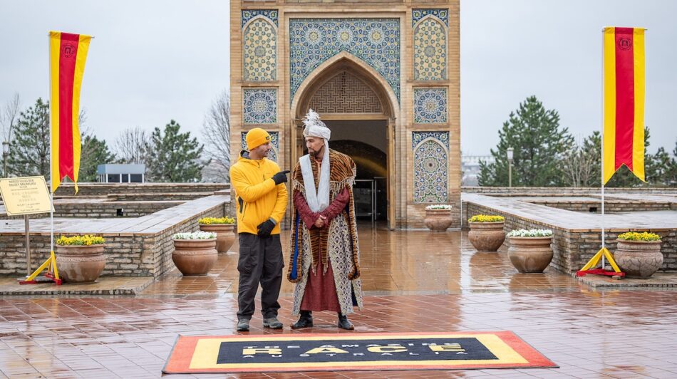 Host Beau Ryan at The Amazing Race finish line during Episode 4.