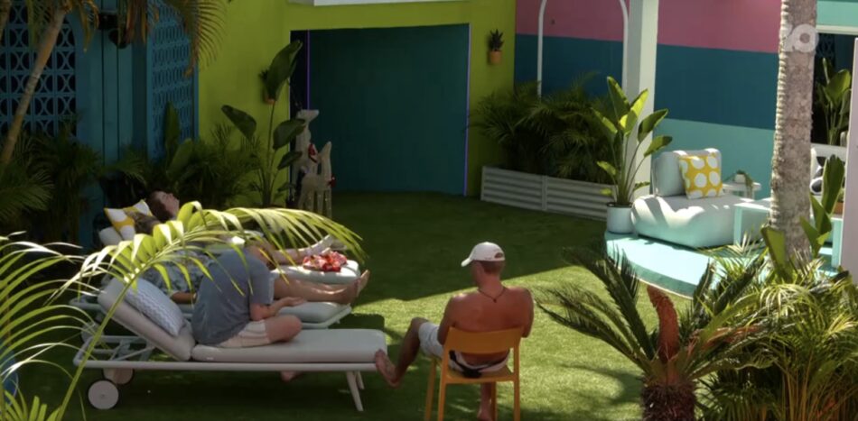 The housemates discussing Abiola's departure. Image: Ten.