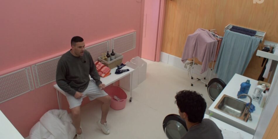 Ed and Vinnie's laundry chat on Big Brother. Image: Ten.