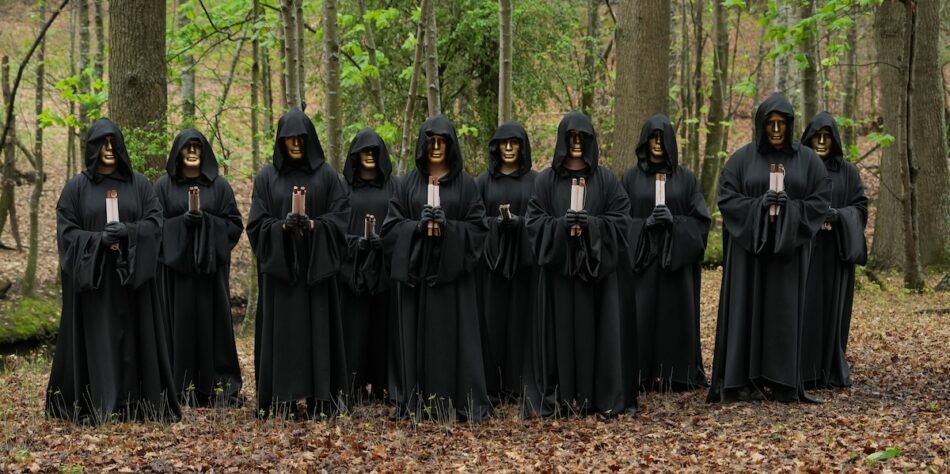 The scroll-passing cloaked Traitors who threw Lawson off in the challenge